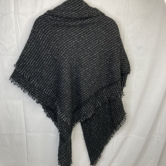 Sonoma poncho shawl Toggle Womens one size black gray knit fringe boho  nwt - Picture 3 of 10